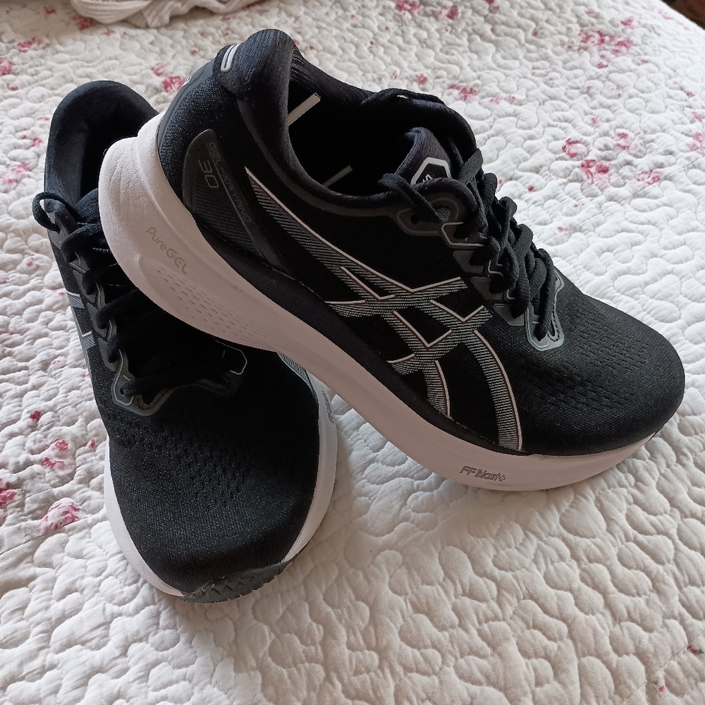 Asics gel Kayano 30  Women's 8